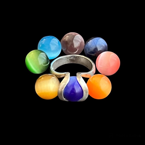 Estate Jewelry - 🔴SOLD🔴 Vintage sterling silver ring with eight interchangeable cats eye ring